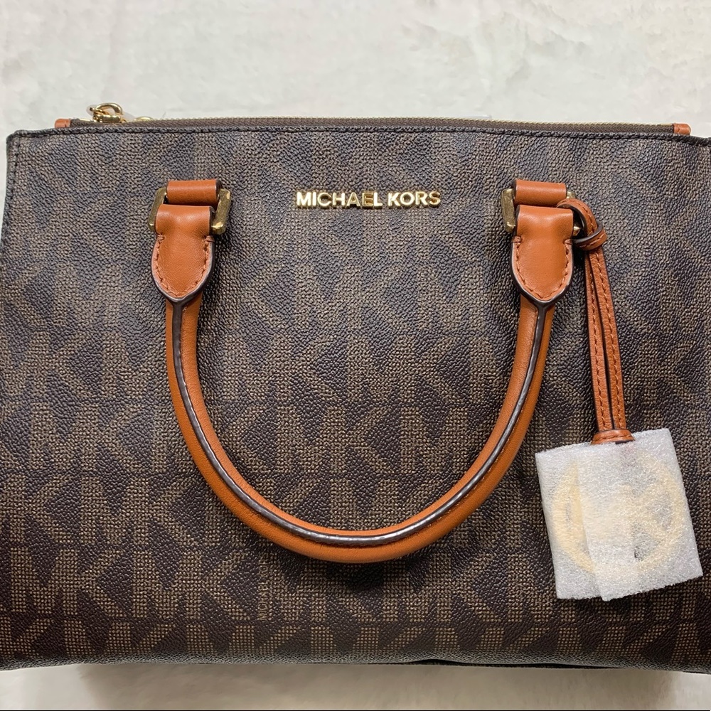 Michael Kors Signature Sutton